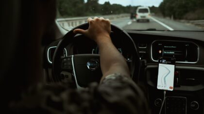 Lane keeping assist explained: how it works, benefits and when to turn it off