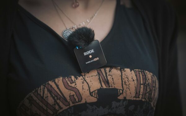 Lavalier microphone basics: how to get clear voice recording without a studio