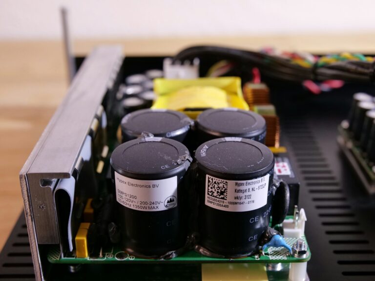 Power supply connectors