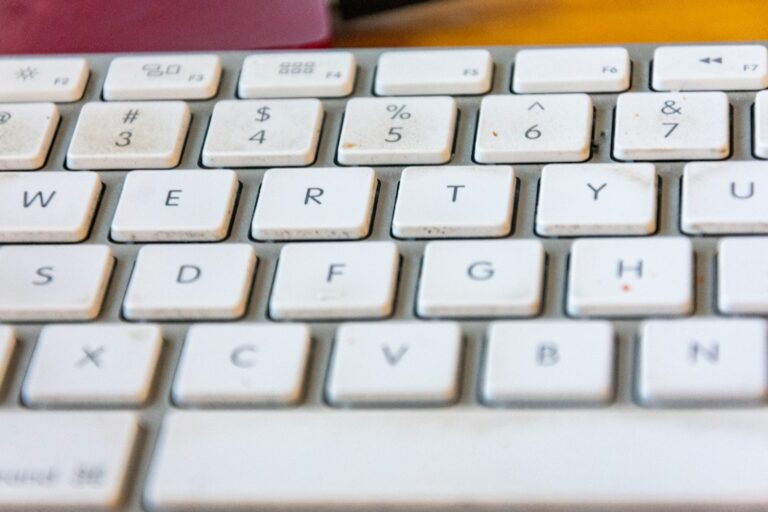 Laptop keyboard close