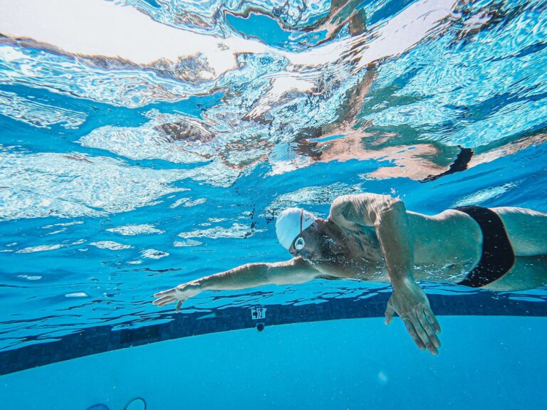 Smart swim goggles