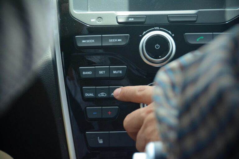 Car infotainment screen